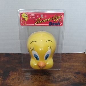 Tweety Bird Head Bank Plastic 1997 Warner Brothers Figure LOONEY TUNES 
5"height